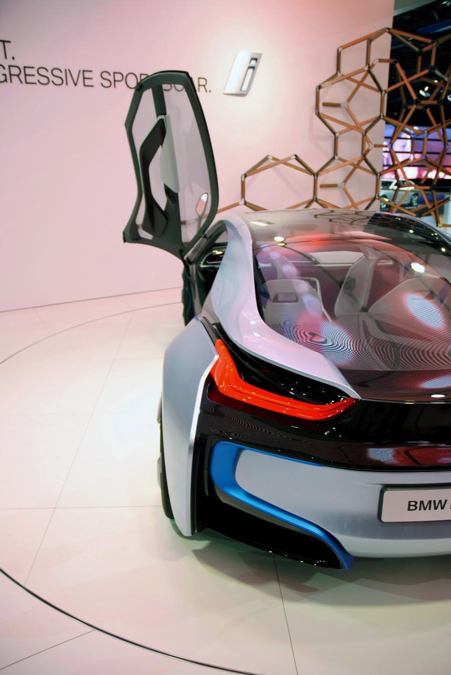  BMW i8 Concept 2011 года  (фото 31 из 123)
